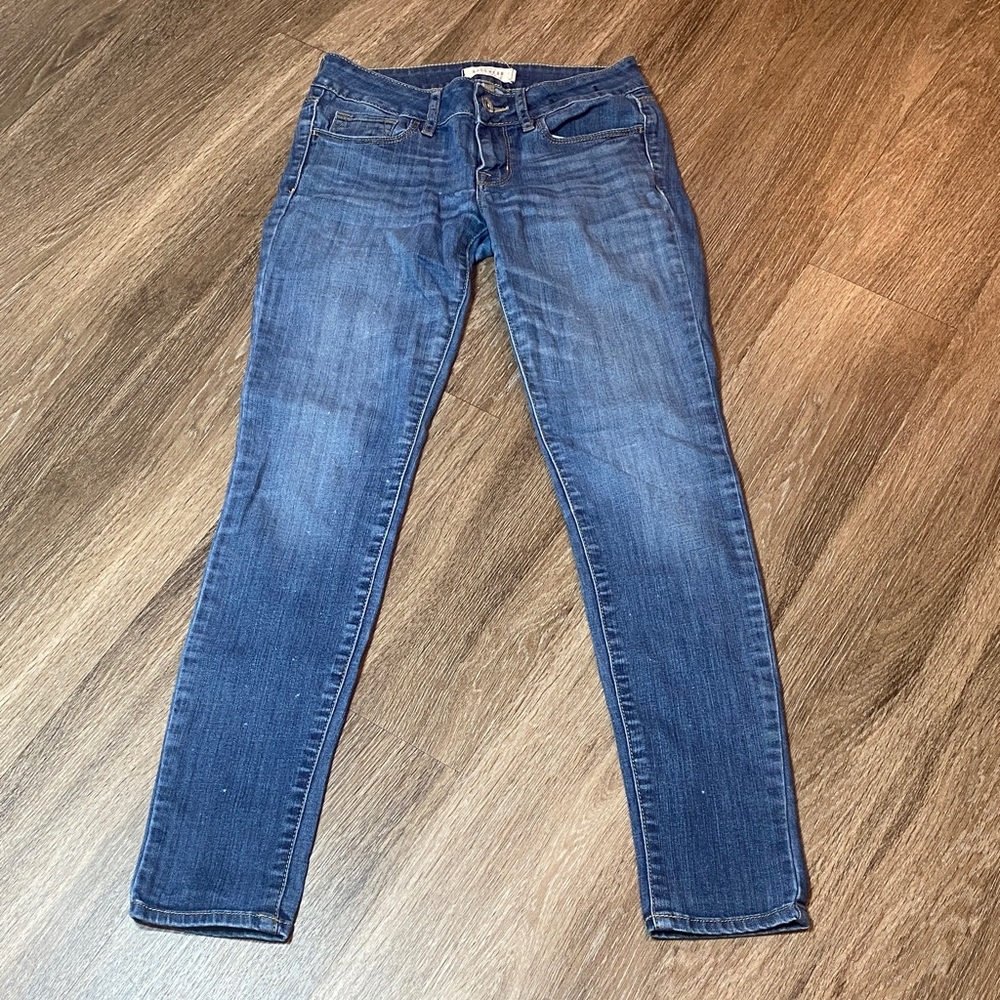 Bullhead Women's Skinny Jeans in Classic Blue
